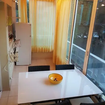 Mona Lisa Apartment